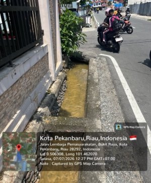 Masyarakat Keluhkan Bau Busuk Di Sekitar Lapas Pekanbaru, Diduga Berasal Dari Pembuangan Septictank Ke Drainase