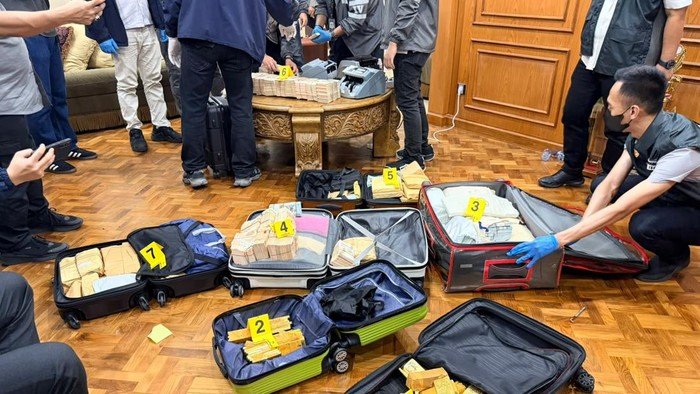 Terungkap Brankas Isi 74 Kg Emas Tersembunyi di Balik Dinding
