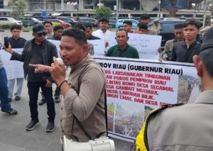 Geruduk Kantor Gubernur Riau, APDK Desak Jalan Lintas Bono Segera Dibangun